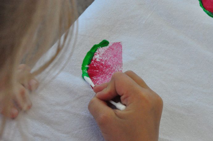 DIY Wassermelonenschale malen - kinderleichte Sommertischdecke DIY