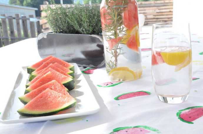 DIY Sommerlich fruchtige Tischedecke mit Zitronen und Wassermelonen - einfaches DIY mit Kartoffeldruck
