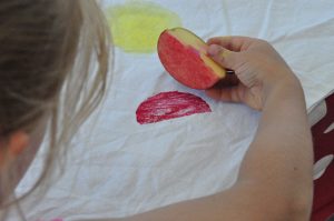 DIY Wassermelonen Stempel selbst gemacht - Kartoffeldruck DIY für Kinder