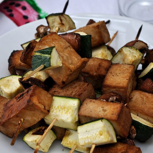 Vegane Tofu-Gemüse-Spieß